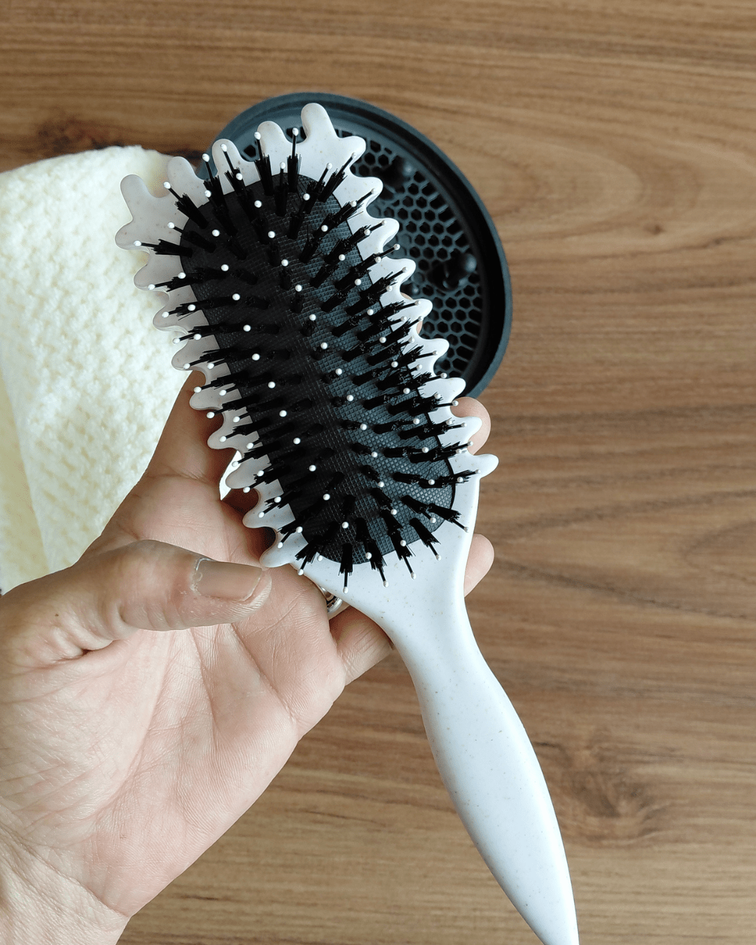 Invest in our EdgeLift Curl Defining Brush • Essential Pro-Styler • Basic Ed. - Lebanon - Glowrious