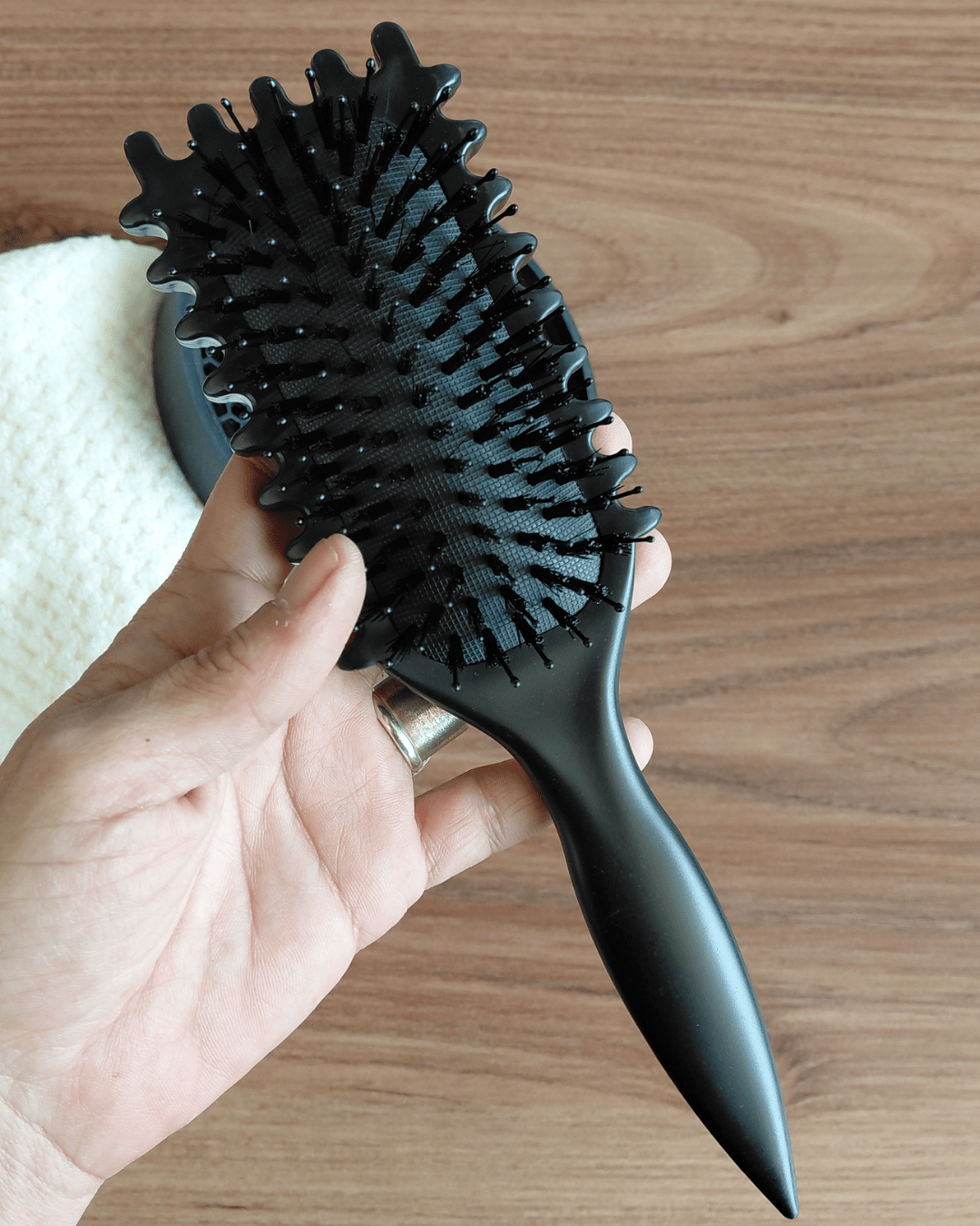 Invest in our EdgeLift Curl Defining Brush • Essential Pro-Styler • Basic Ed. - Lebanon - Glowrious