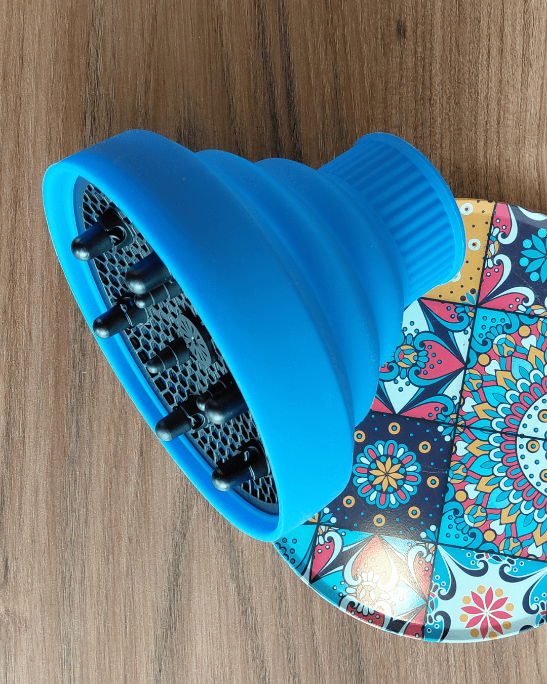 Invest in our Pop - Up Silicone Diffuser • Zero - Damage Drying • Color Ed. - Lebanon - Glowrious