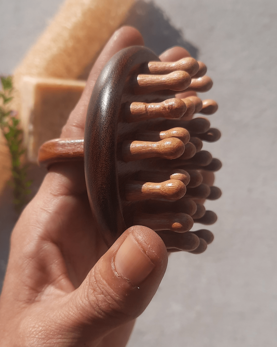 Invest in our Wooden Scalp Massager - Lebanon - Glowrious